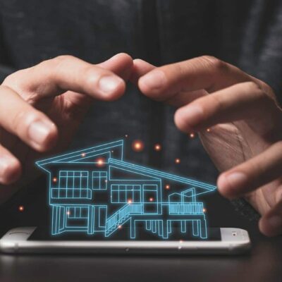 Maison holographique émergeant d'un smartphone.