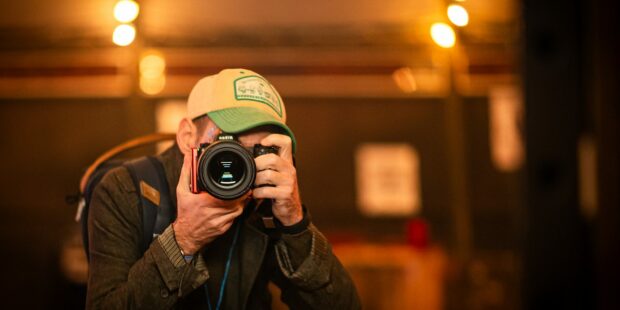 Photographe en train de prendre une photo.