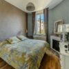 Vue intérieure d’un logement meublé prêt à accueillir des voyageurs, photographié pour Airbnb et Booking à Nancy.