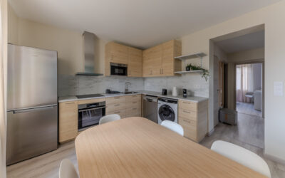 Intérieur lumineux d’un appartement Airbnb à Nancy, photographié par Vincent Zobler, photographe professionnel en immobilier.