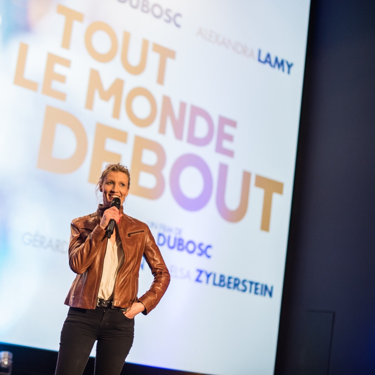 Tout le monde debout