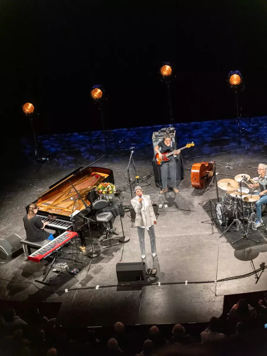 dee-dee-bridgewater-003-vincent-zobler