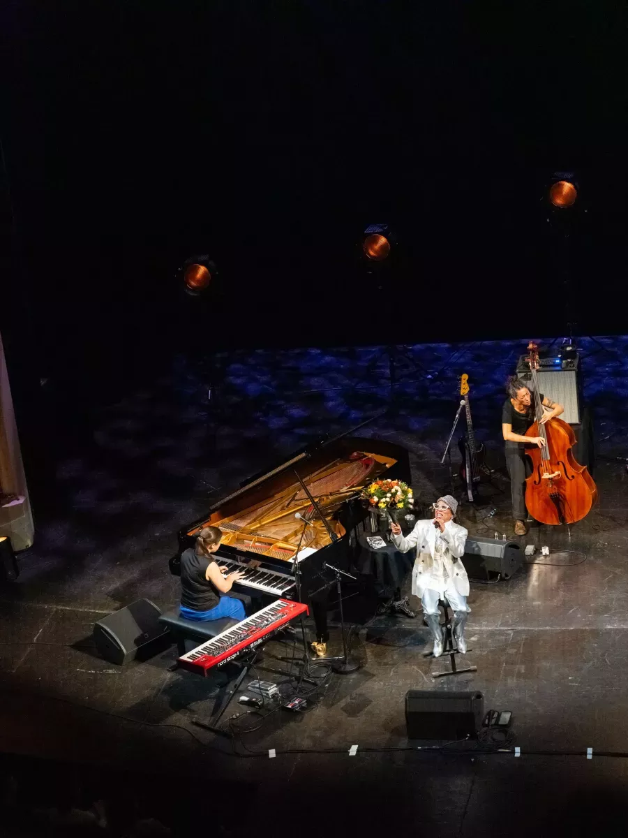 dee-dee-bridgewater-014-vincent-zobler