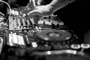 Web-DJ-Sneak-4
