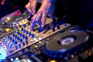 Web-DJ-Sneak-5