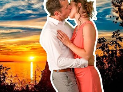 Couple s'embrassant devant un coucher de soleil romantique.