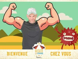 Homme avec des gros biceps