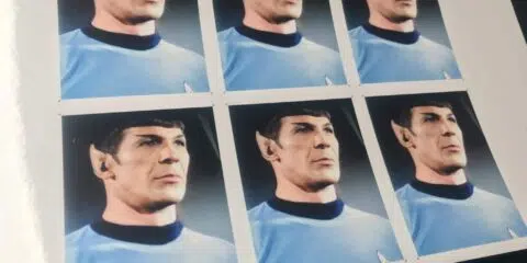 Six portraits d'homme aux oreilles pointues.