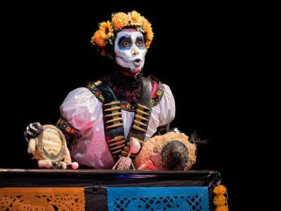 Personne maquillée, célébrant Día de los Muertos.