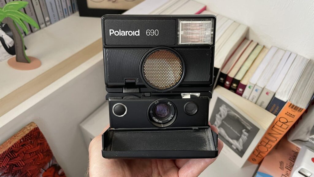 polaroid slr 690