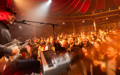 Concert live avec public enthousiaste