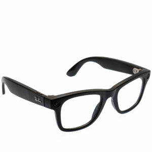 Lunettes noires avec montures épaisses.