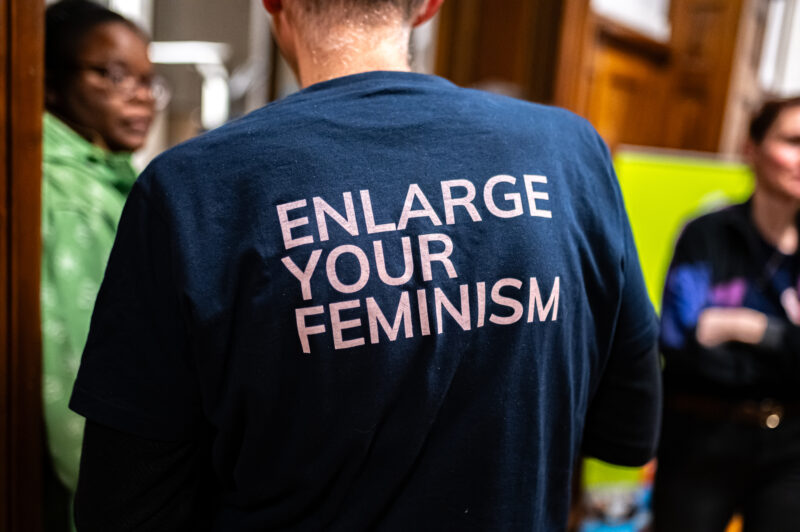 T-shirt avec slogan "Enlarge Your Feminism