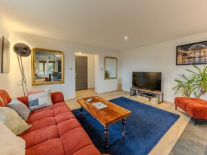 Vue d'un Salon parfaitement agencé, qui donne un coup de coeur