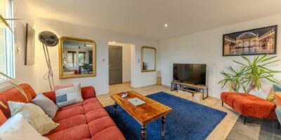 Vue d'un Salon parfaitement agencé, qui donne un coup de coeur