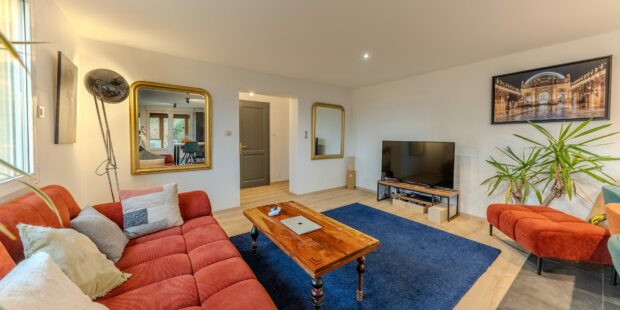 Vue d'un Salon parfaitement agencé, qui donne un coup de coeur