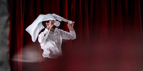 Photographie de la pièce L’Addition présentée lors du Festival Micropolis 2024 à Nancy.