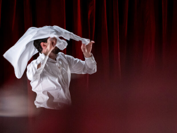 Photographie de la pièce L’Addition présentée lors du Festival Micropolis 2024 à Nancy.