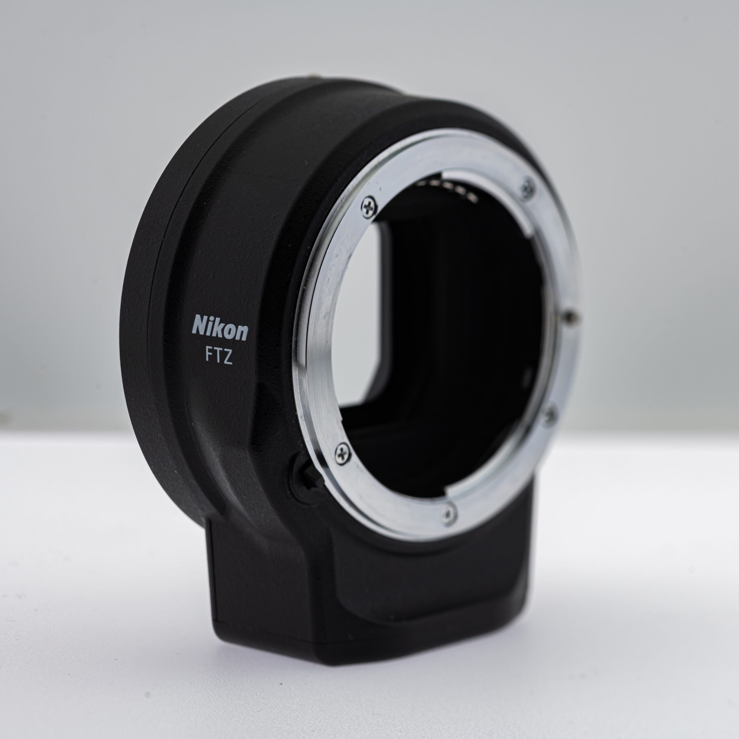 Adaptateur Nikon FTZ permettant l’utilisation d’objectifs F sur boîtiers Z.