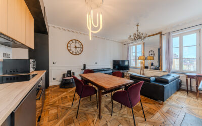 Vue d’un salon aménagé pour optimiser la vente immobilière.