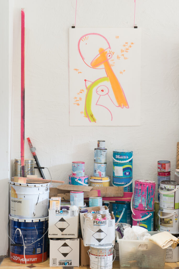 Packshot artistique d’une œuvre contemporaine photographiée en studio avec éclairage professionnel