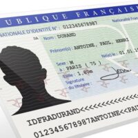 Photographe Vincent Zobler effectuant une prise de vue pour photo d'identité ANTS.