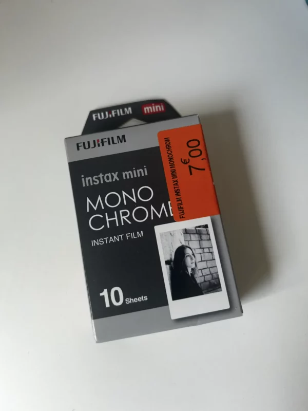 Boîte de film instantané Fujifilm Instax Mini Monochrome.