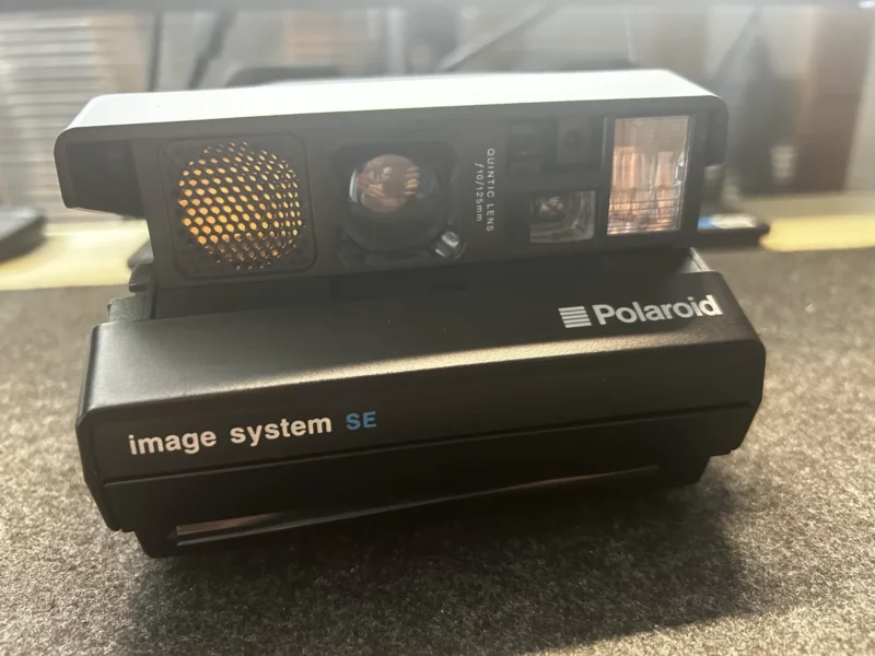 Appareil photo Polaroid Image System SE noir vintage.