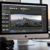 iMac affichant l'assemblage d'une photo panoramique de montagne.